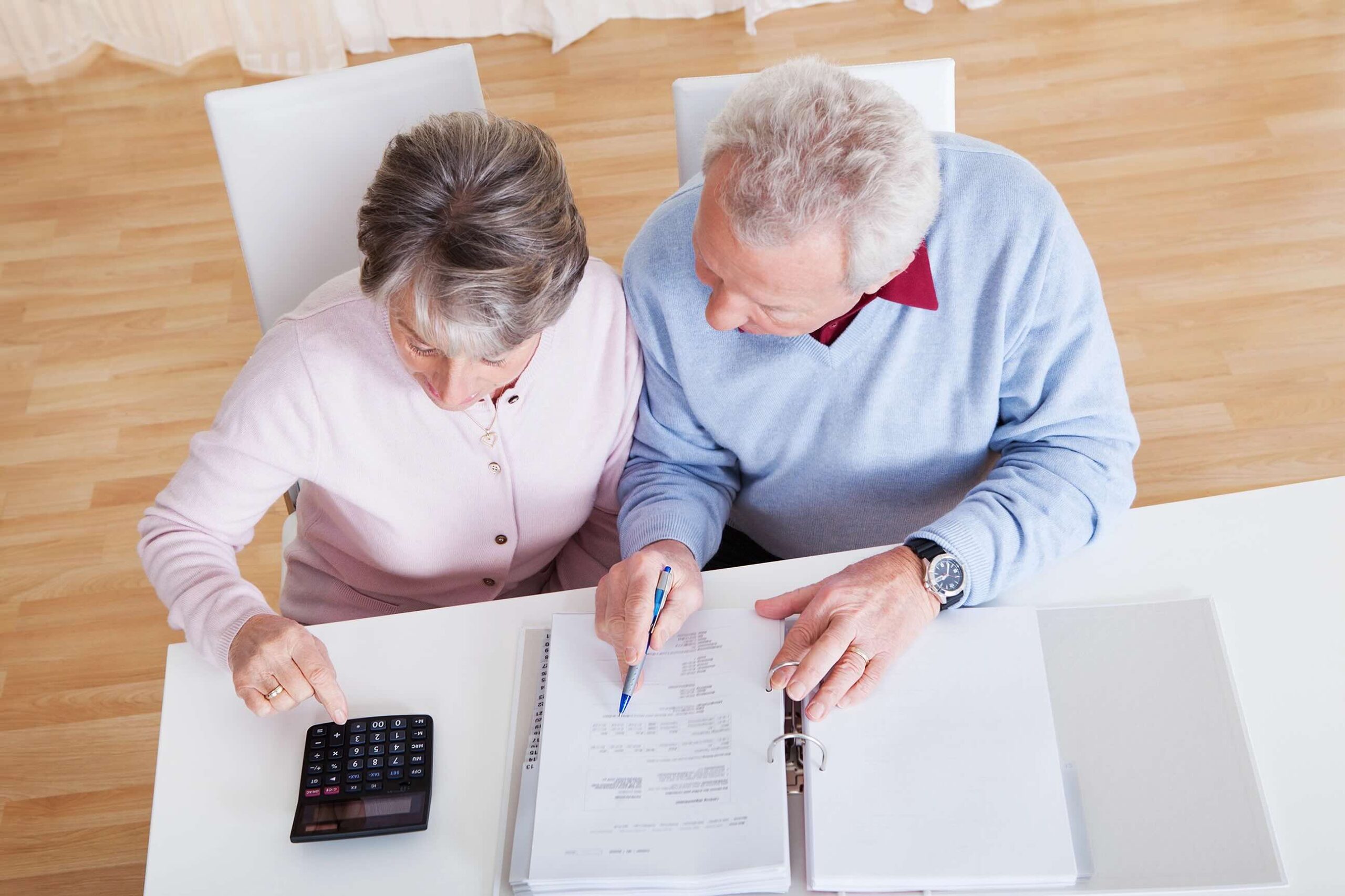 retirement-mortgage-options-couple Couple consider their retirement mortgage options
